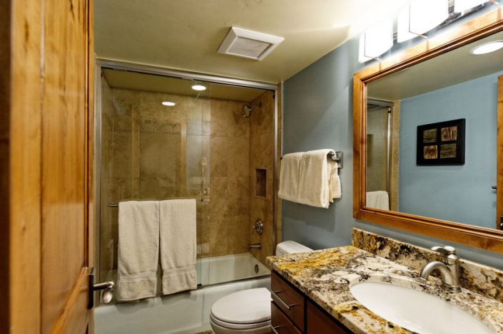 Crestwood Condominiums 2 Bed Loft Premier Bathroom
